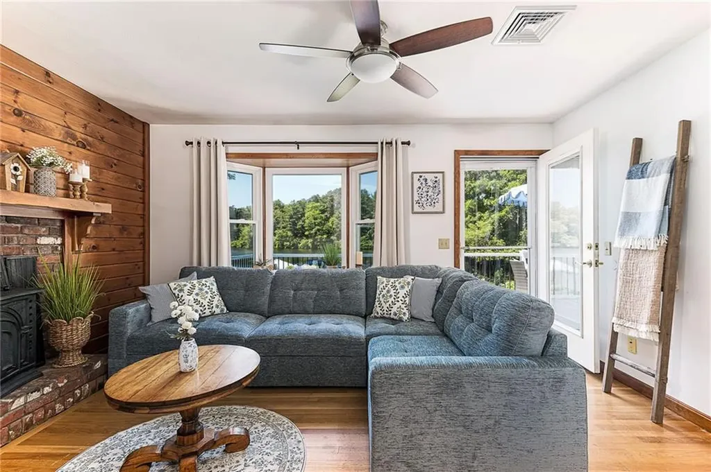 31 Sunset Drive Hopkinton RI 02832