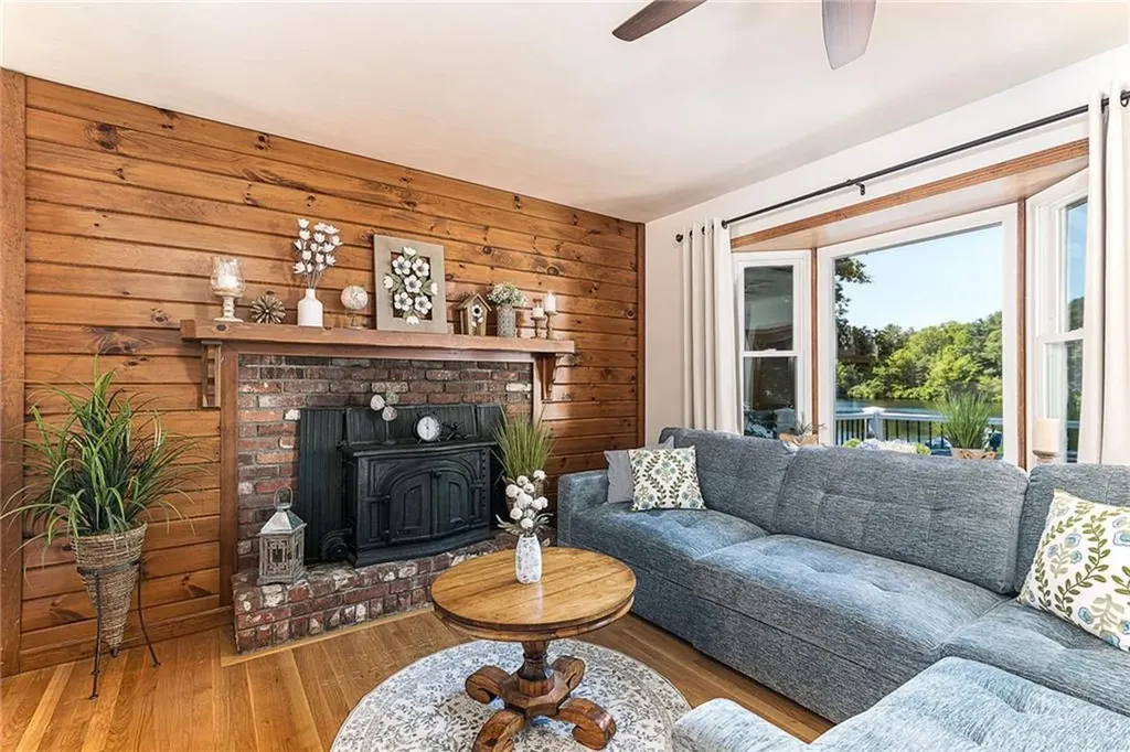 31 Sunset Drive Hopkinton RI 02832