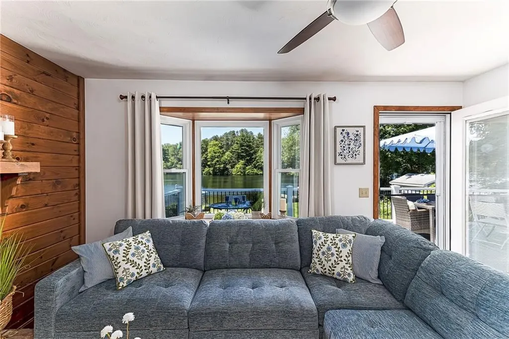 31 Sunset Drive Hopkinton RI 02832