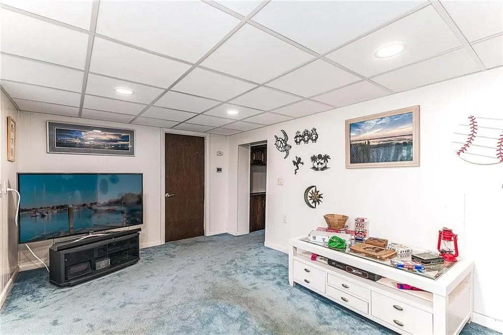 31 Sunset Drive Hopkinton RI 02832
