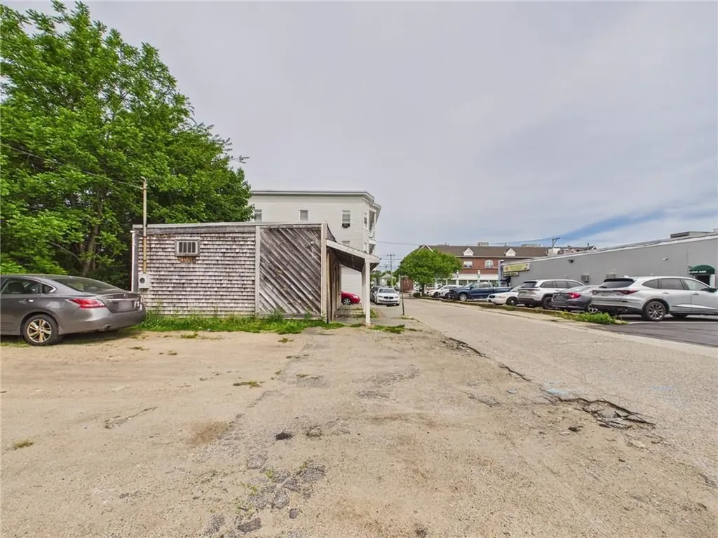 1189 Main Street West Warwick RI 02893