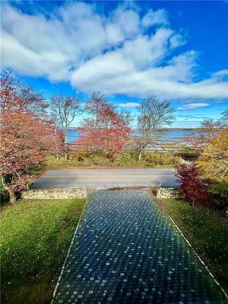 608 Wordens Pond Road South Kingstown RI 02879