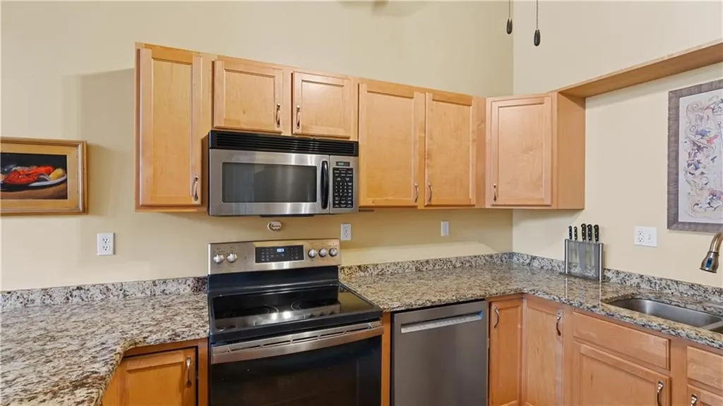 63 Blakeley Street Woonsocket RI 02895