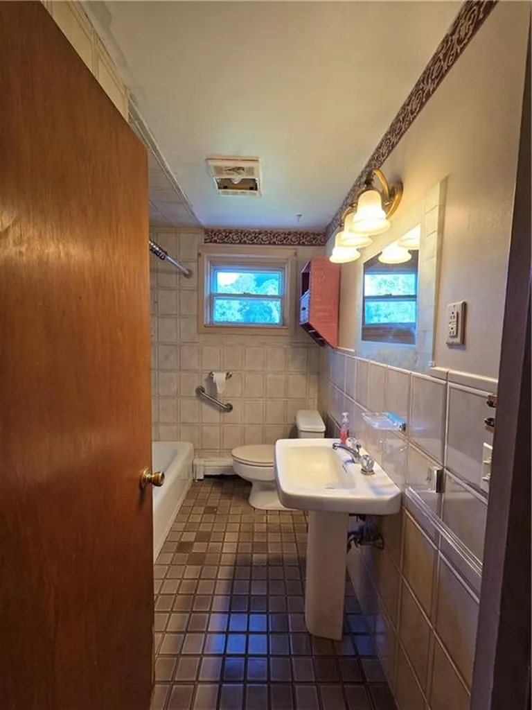 58 Hoyt Street Warwick RI 02886