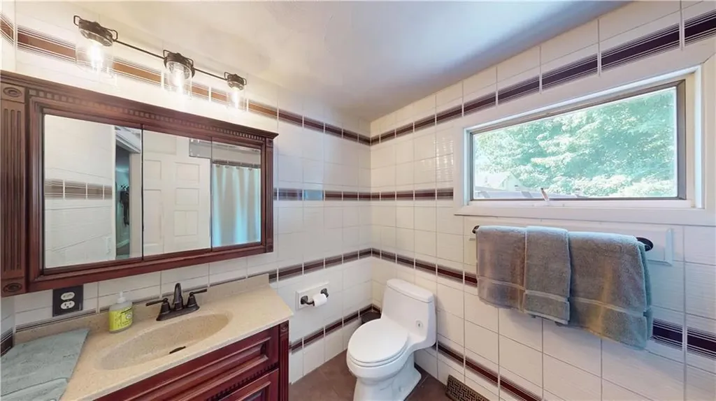 1635 Old Smithfield Road North Smithfield RI 02896