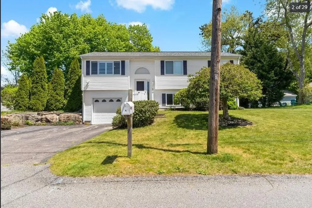 14 Lakeview Drive Narragansett RI 02882