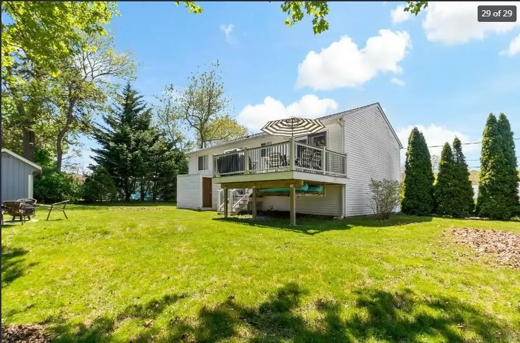 14 Lakeview Drive Narragansett RI 02882