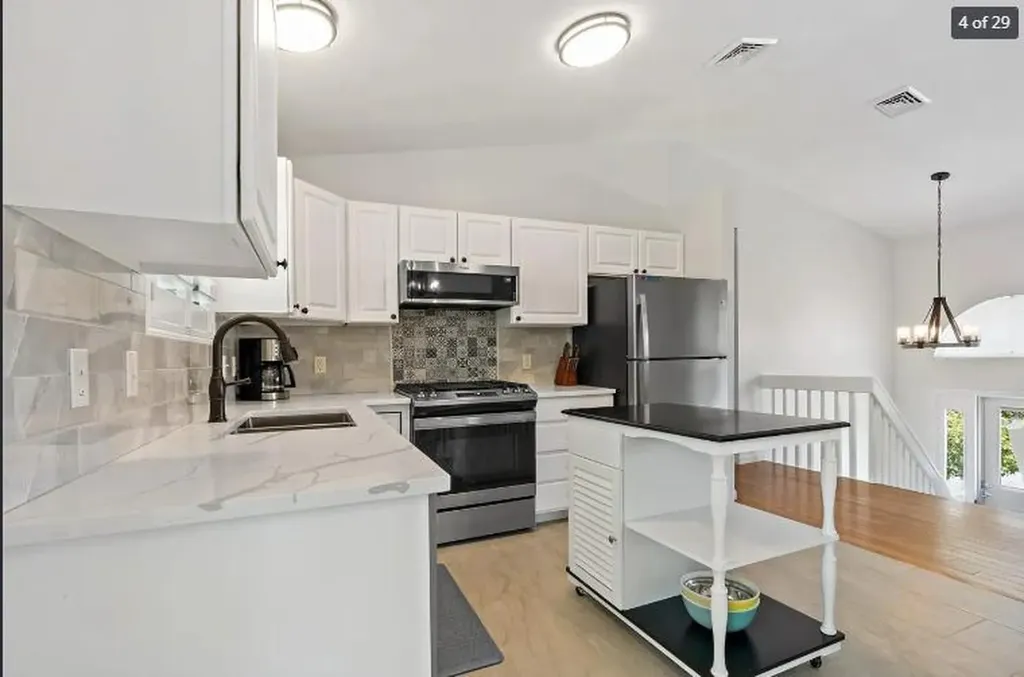 14 Lakeview Drive Narragansett RI 02882