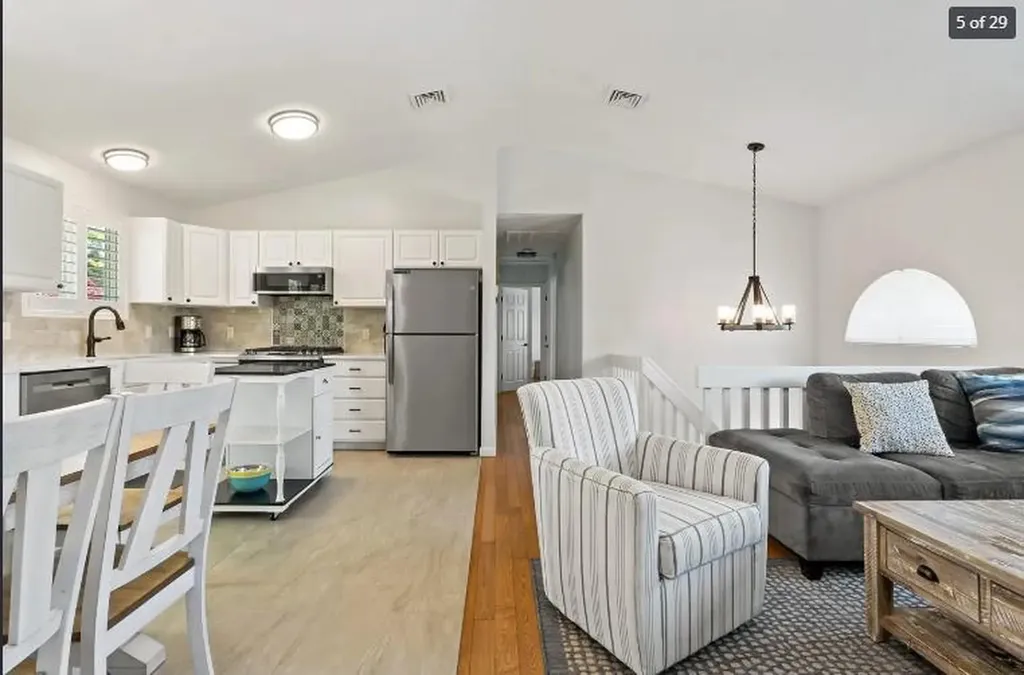 14 Lakeview Drive Narragansett RI 02882