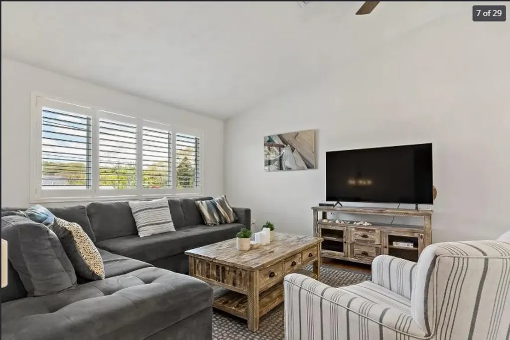 14 Lakeview Drive Narragansett RI 02882