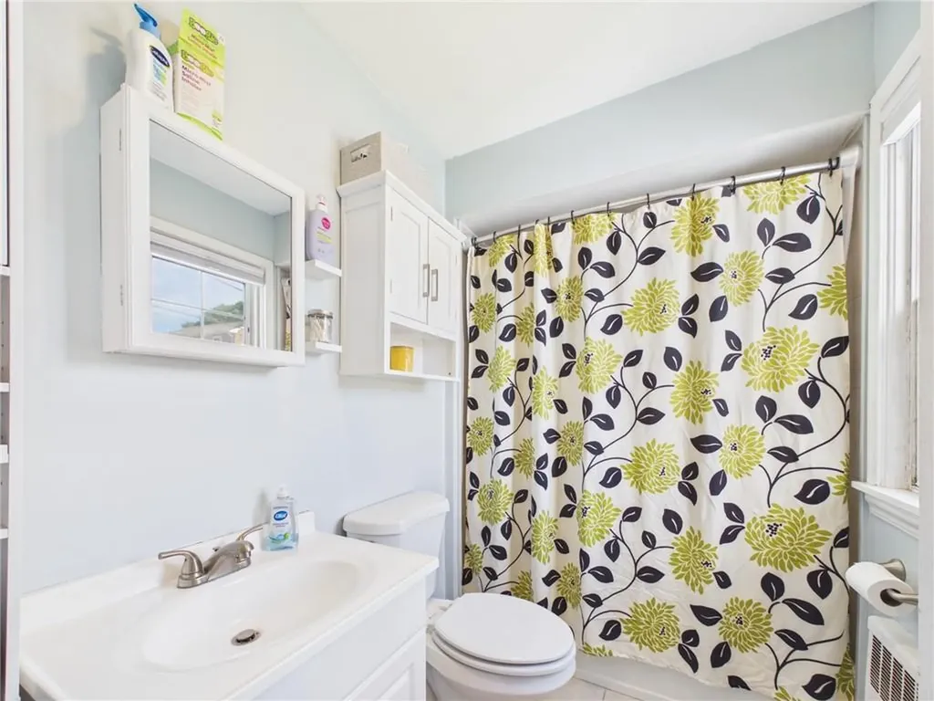 122 Gordon Avenue Warwick RI 02889