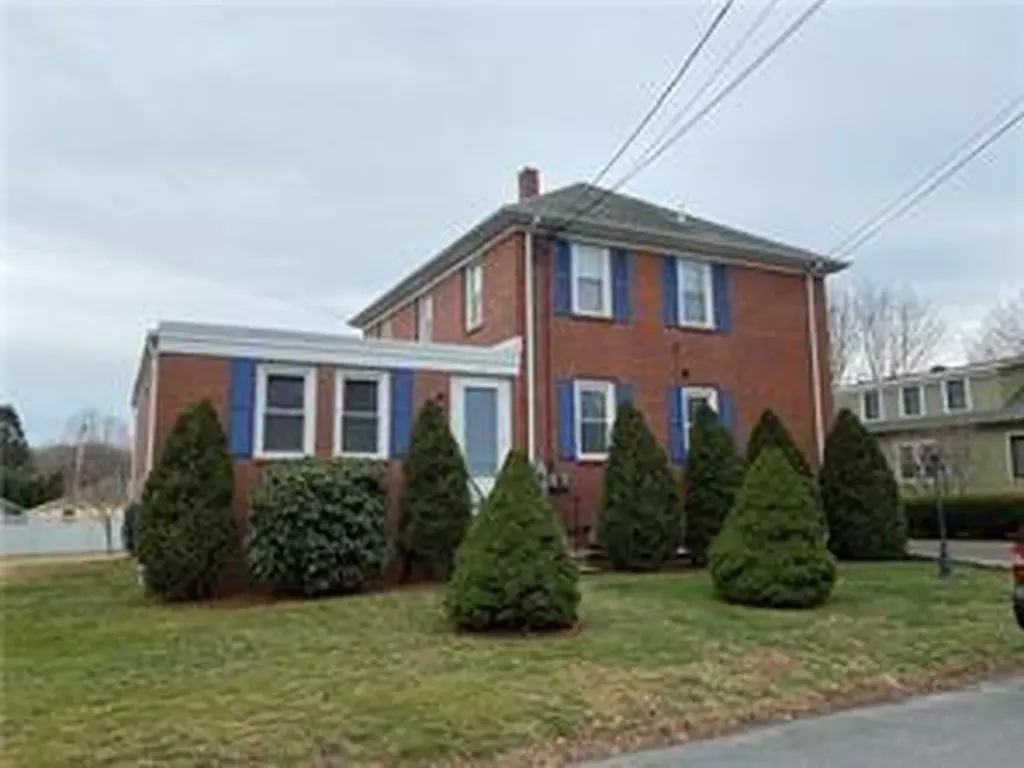 86 Hamilton Avenue Barrington RI 02806