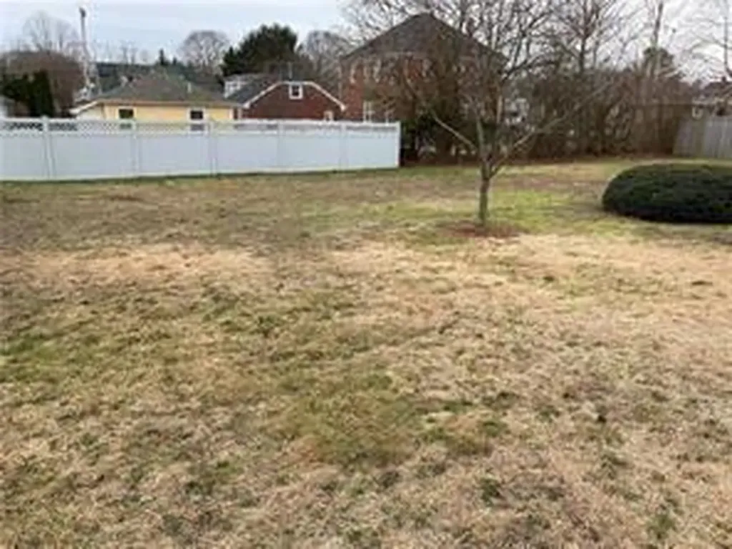 86 Hamilton Avenue Barrington RI 02806