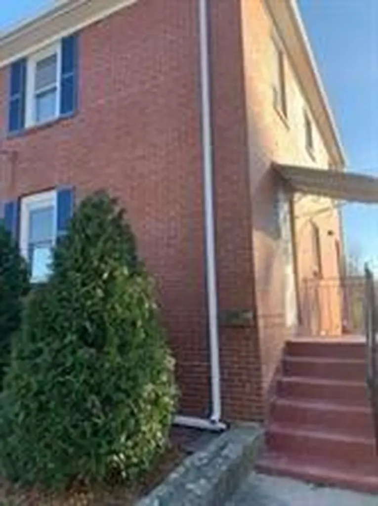 86 Hamilton Avenue Barrington RI 02806