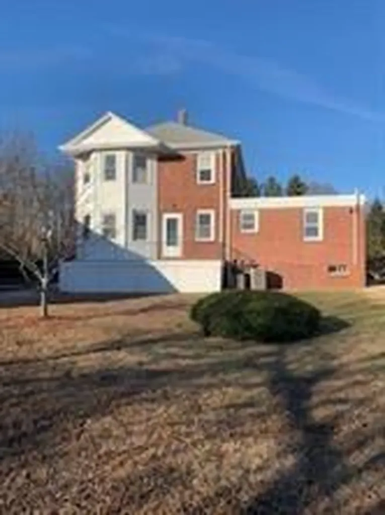 86 Hamilton Avenue Barrington RI 02806