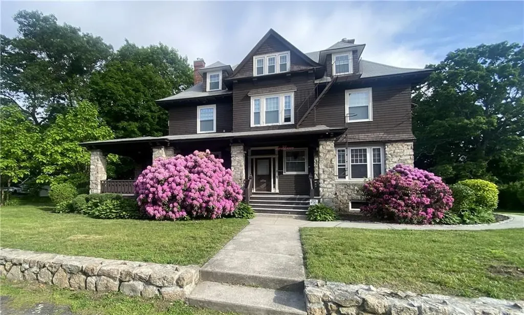 27 West Park Place Woonsocket RI 02895