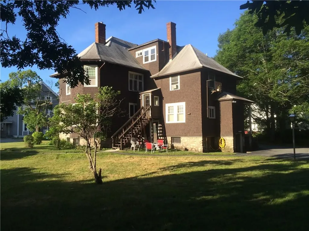 27 West Park Place Woonsocket RI 02895