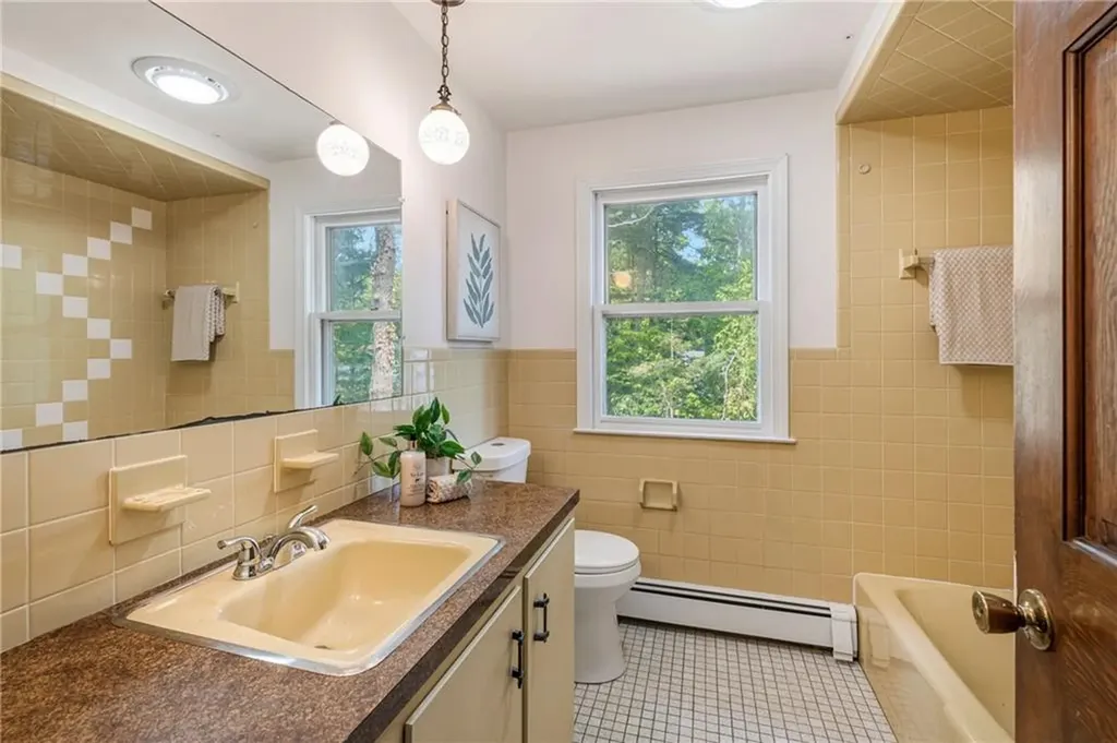 5 Knapton Street Barrington RI 02806