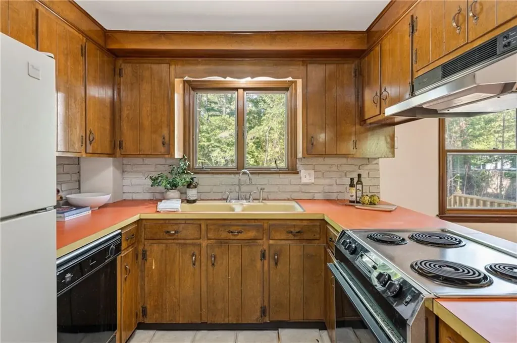 5 Knapton Street Barrington RI 02806
