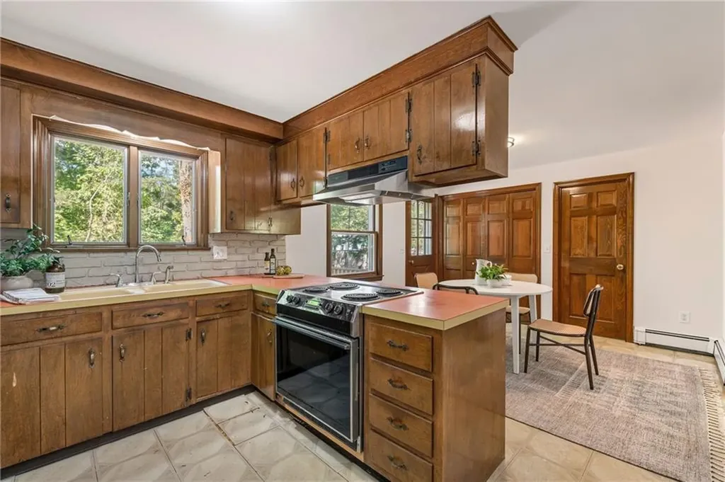 5 Knapton Street Barrington RI 02806
