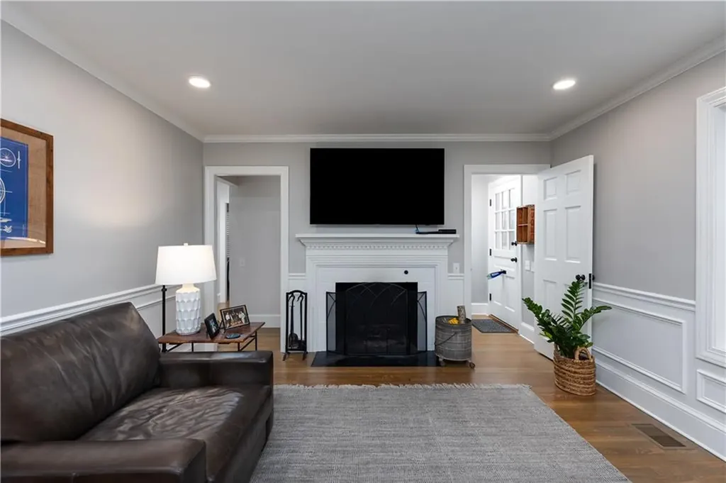 15 Kenton Avenue East Providence RI 02916