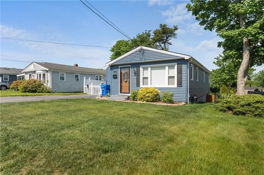 149 Grassmere Avenue East Providence RI 02914