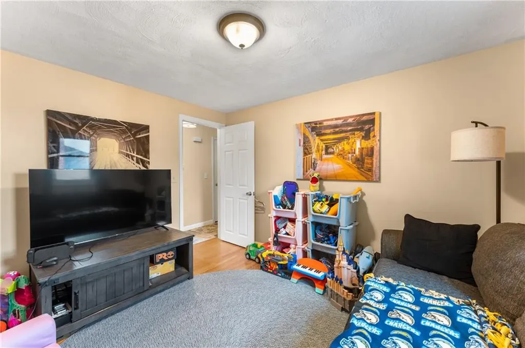 149 Grassmere Avenue East Providence RI 02914