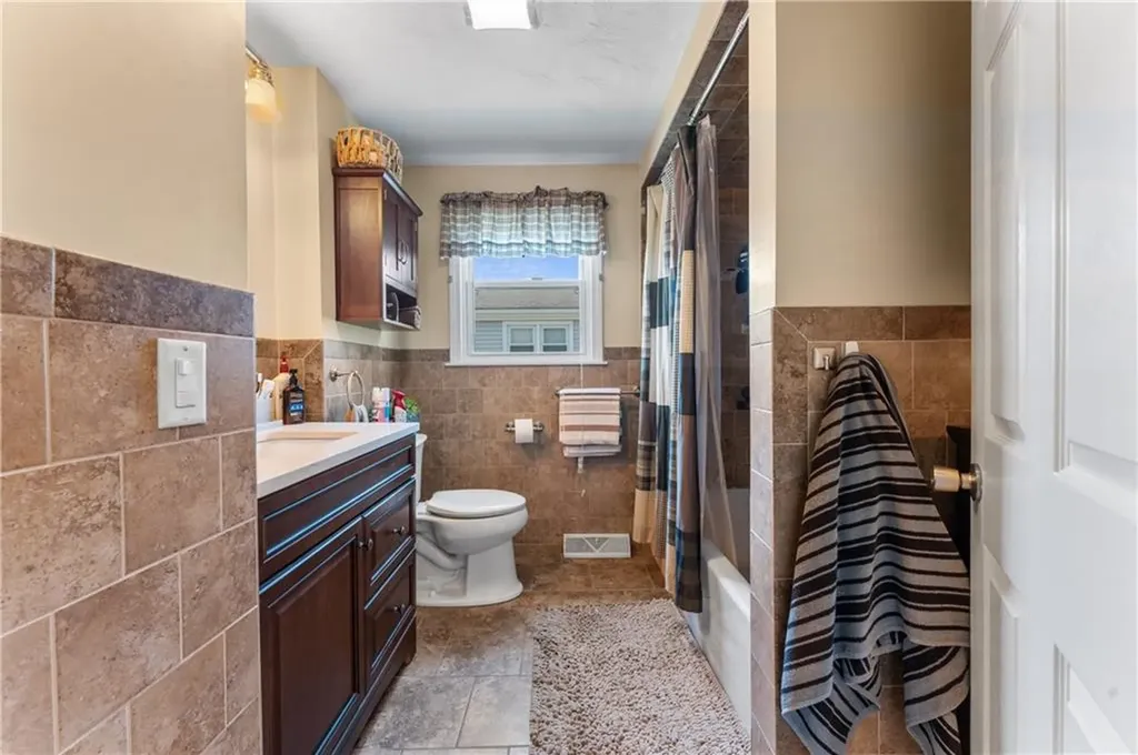 149 Grassmere Avenue East Providence RI 02914