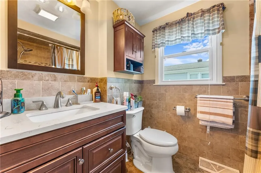 149 Grassmere Avenue East Providence RI 02914