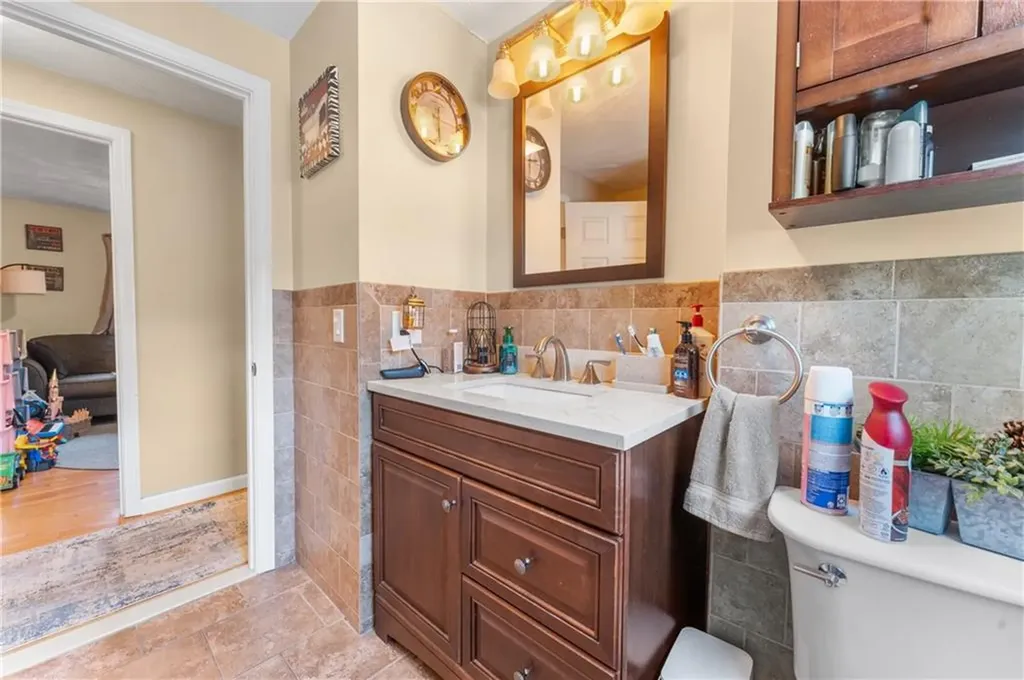 149 Grassmere Avenue East Providence RI 02914