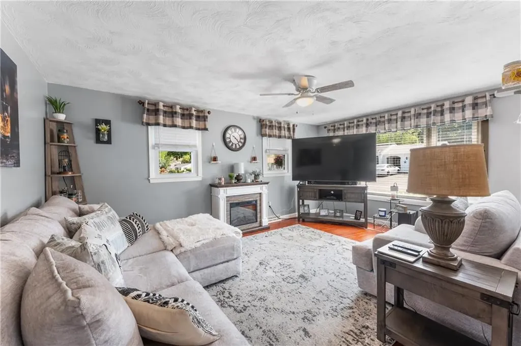 149 Grassmere Avenue East Providence RI 02914