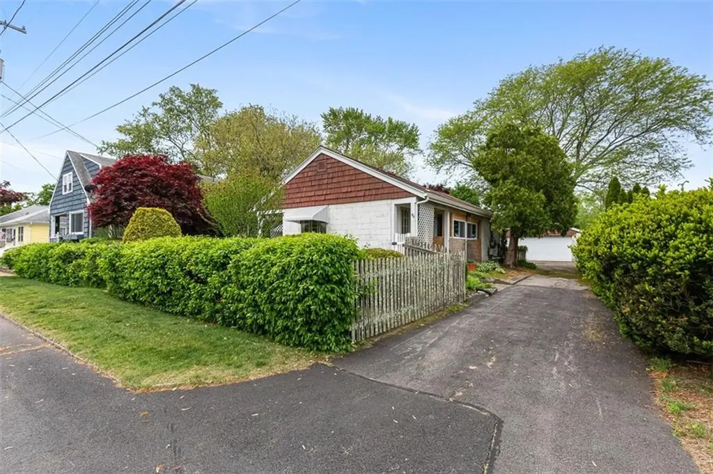 46 Somerset Avenue East Providence RI 02915