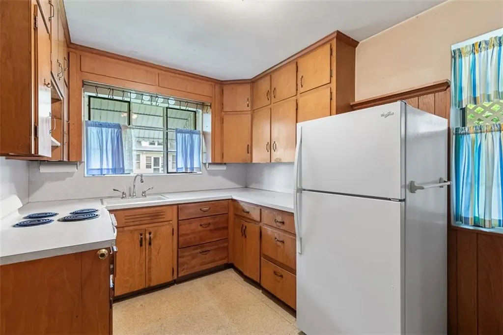46 Somerset Avenue East Providence RI 02915