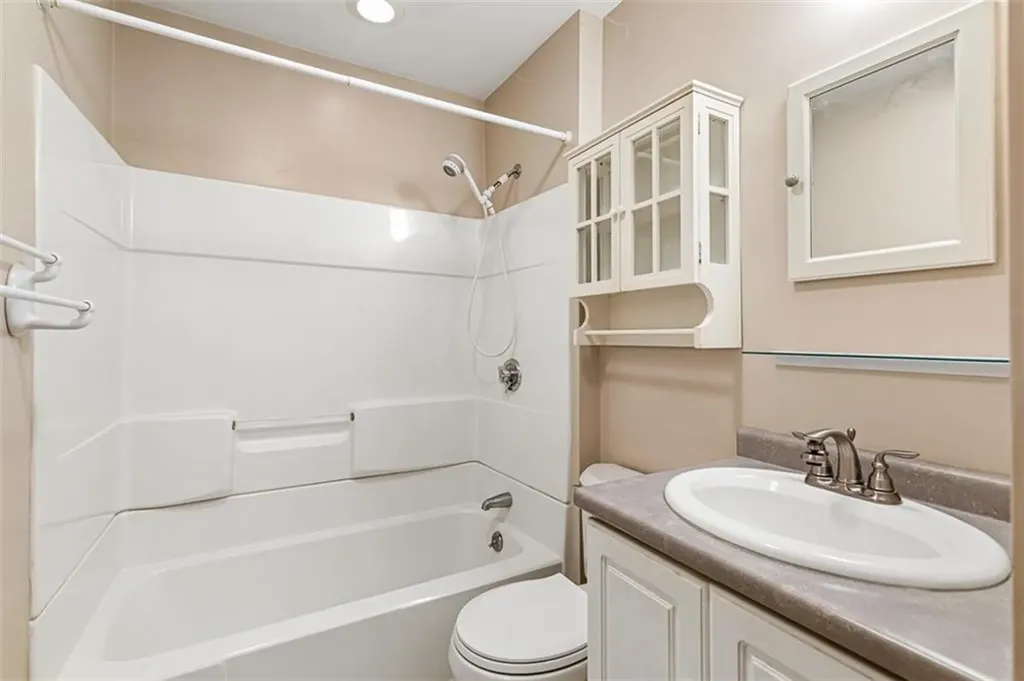 46 Somerset Avenue East Providence RI 02915