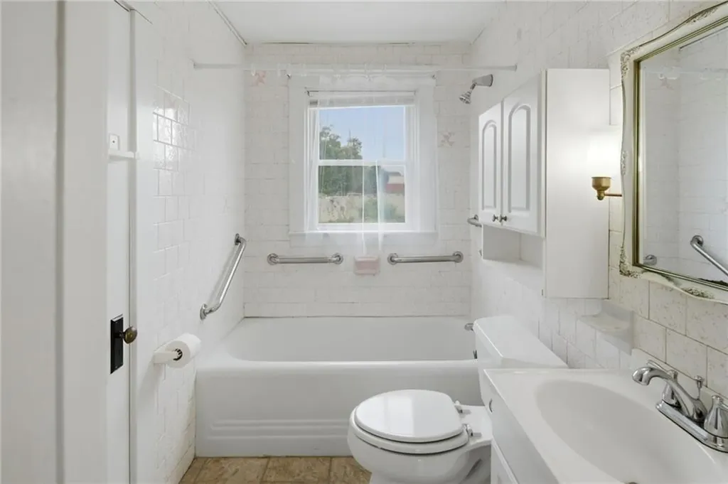 47 Goldsmith Avenue East Providence RI 02914