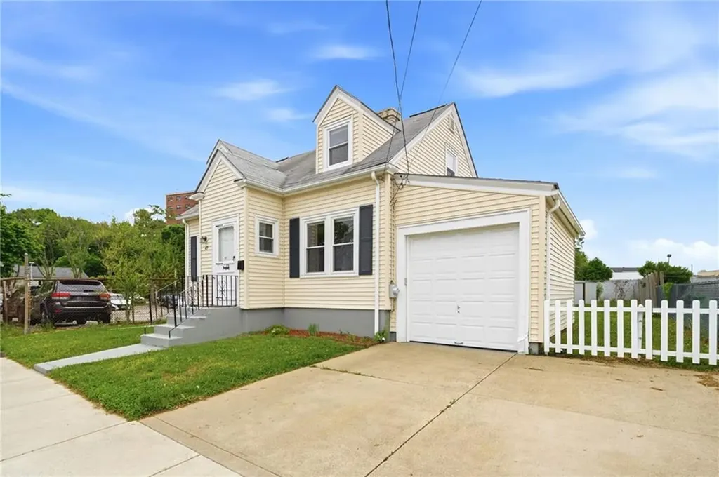 47 Goldsmith Avenue East Providence RI 02914