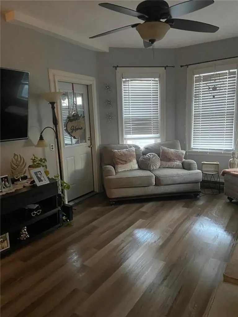 20 22 Violet Street Providence RI 02908