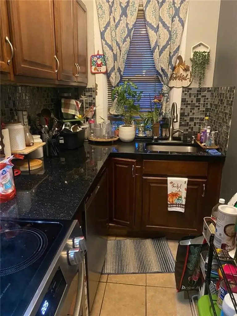 20 22 Violet Street Providence RI 02908