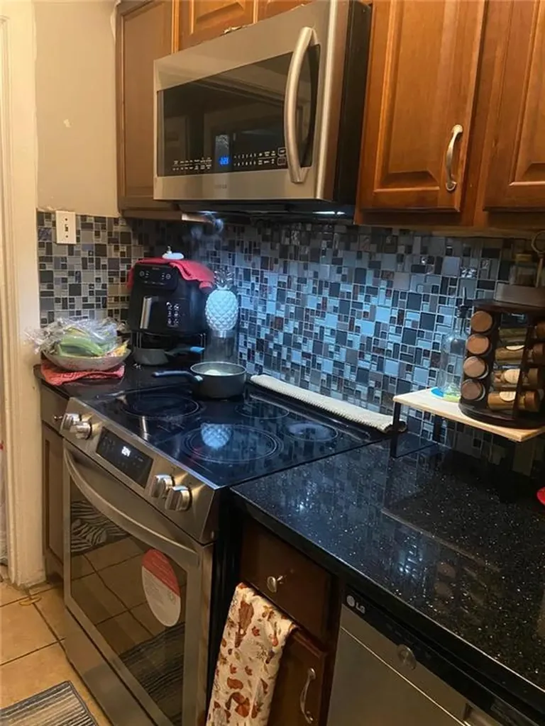 20 22 Violet Street Providence RI 02908