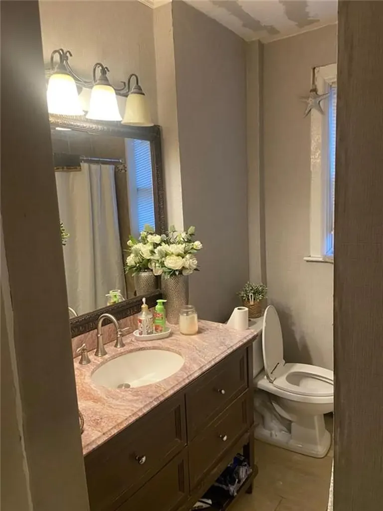 20 22 Violet Street Providence RI 02908