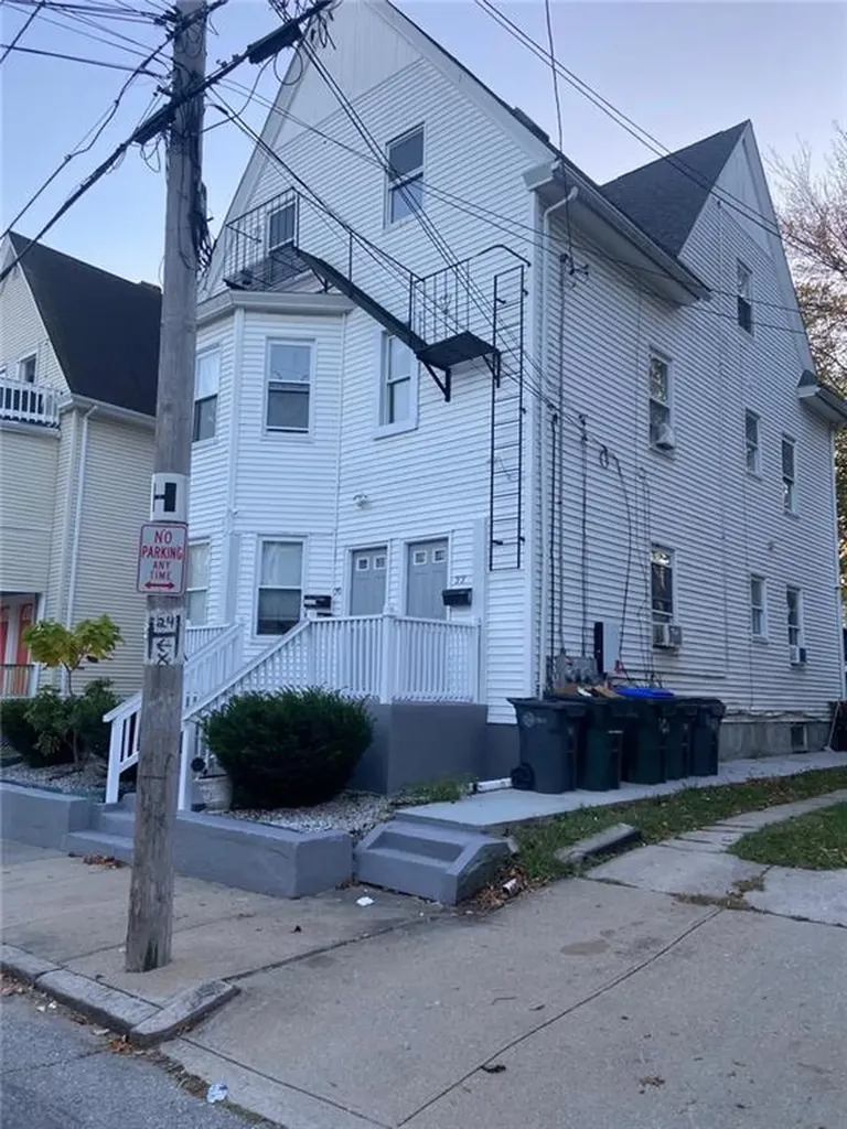 20 22 Violet Street Providence RI 02908