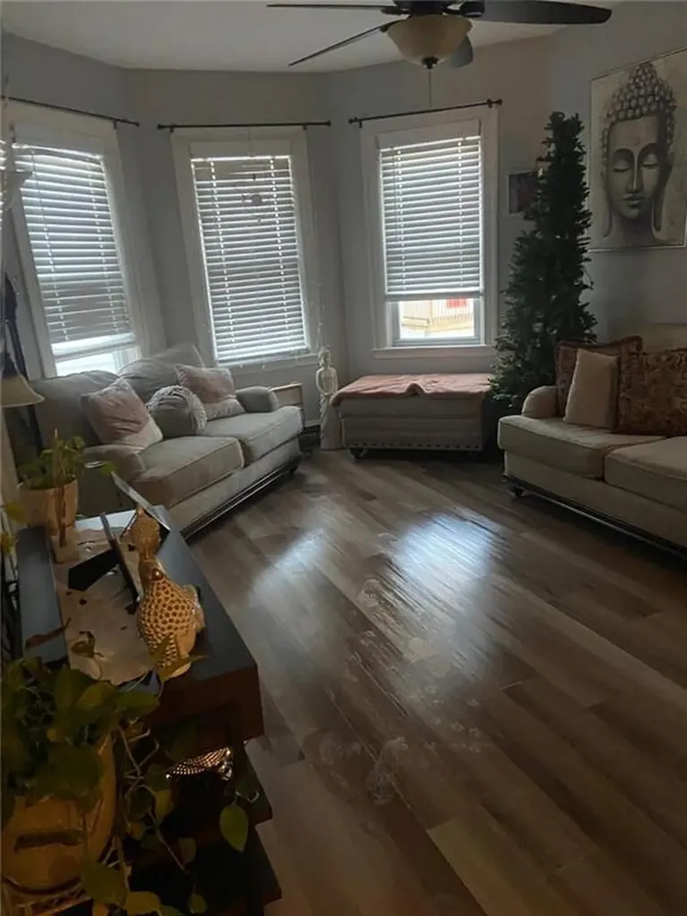 20 22 Violet Street Providence RI 02908