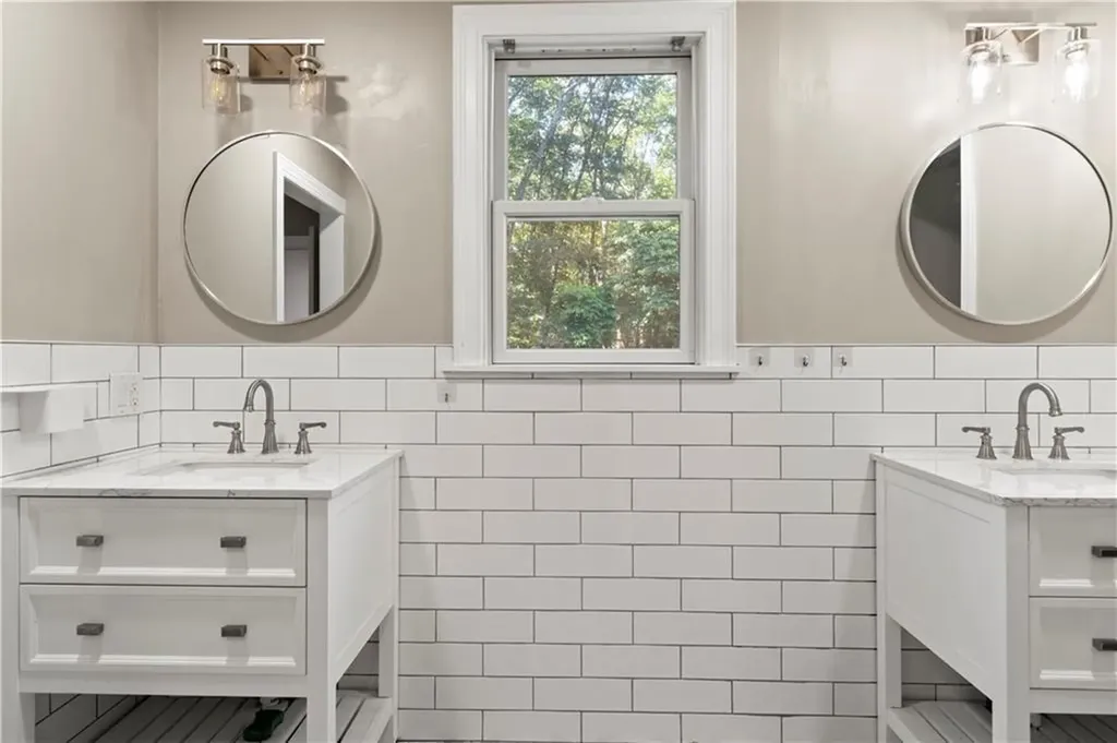 1785 Division Road East Greenwich RI 02818