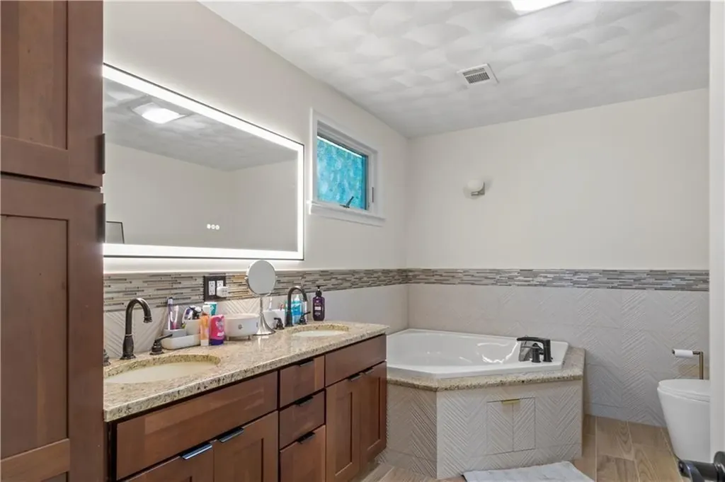 1785 Division Road East Greenwich RI 02818