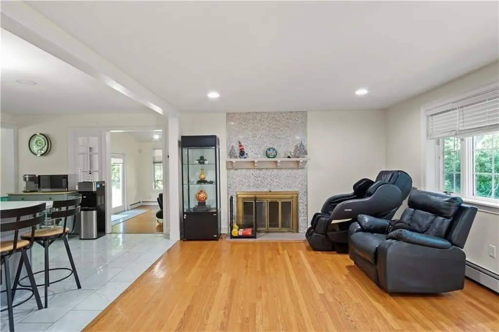 1785 Division Road East Greenwich RI 02818