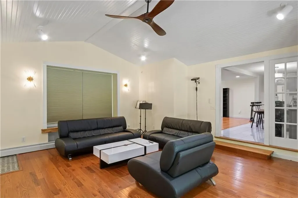 1785 Division Road East Greenwich RI 02818