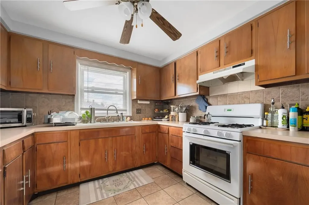 98 Gloucester Street Providence RI 02908