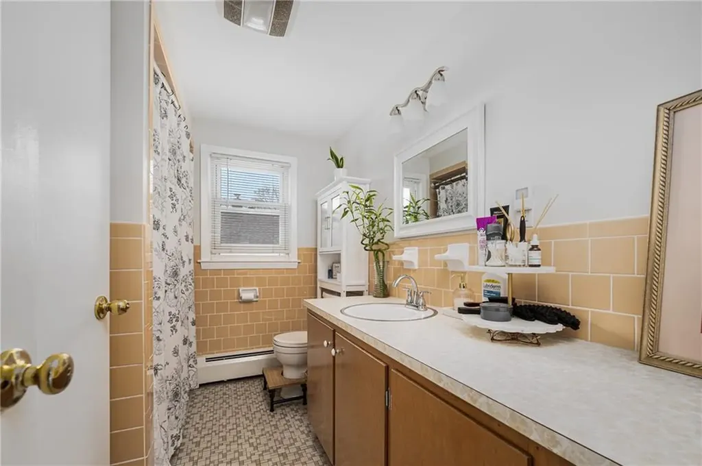 98 Gloucester Street Providence RI 02908