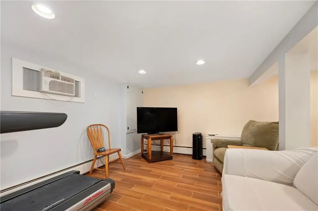 98 Gloucester Street Providence RI 02908