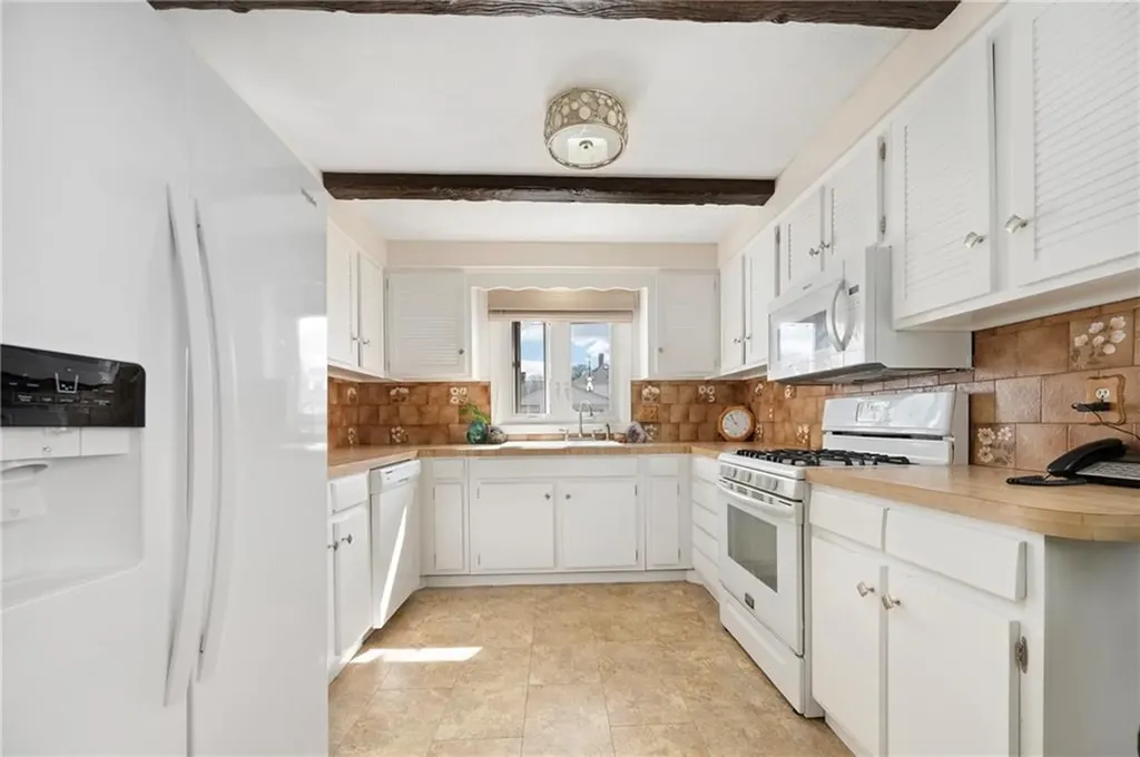 98 Gloucester Street Providence RI 02908